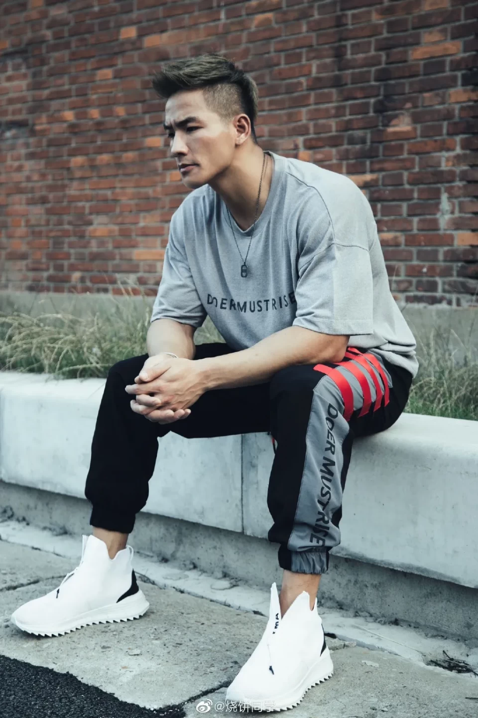 健身|江苏92年肌肉猛男因淋浴湿身照走红，这个肌肉什么水平？