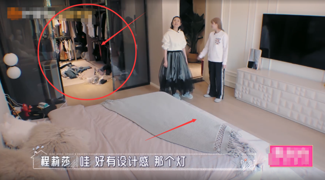 麦迪娜·买买提▲麦迪娜是房主，谁注意婆媳两人的卧室布置？才知她多有底气