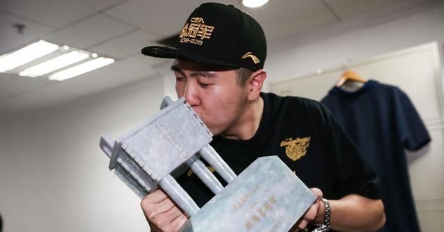 #广东男篮#深析：广东最强3分大杀器已出炉，他或是王仕鹏接班人！