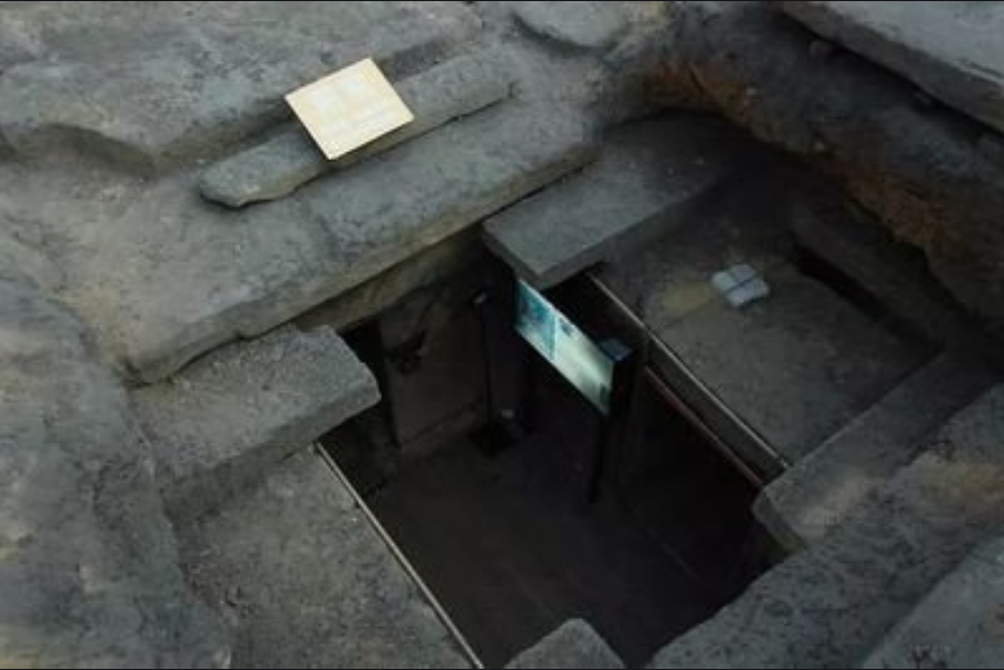 #黑洞#一工地发现无底黑洞，专家火速赶往现场，喜极而泣称终于找到了！