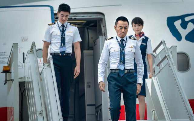 中国机长|《中国机长》最大败笔，不是全程没台词的baby，而是官微都不想提的她