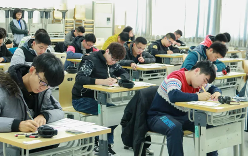 「中小学」家长投诉：孩子因上课没听懂，要求老师下课时进行补课被拒