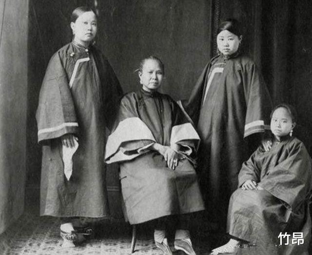 |身为妾室，她在饭桌前站了24年，儿子科举及第后丈夫说：坐下吃吧