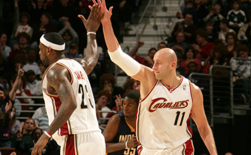 「迈克尔·乔丹」乔丹和詹姆斯一对一会发生什么?大Z: 詹姆斯或许会摧毁乔丹