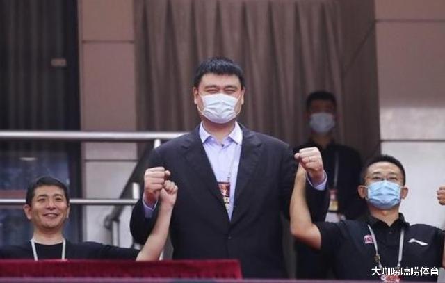 「教练」肖华服软也晚了!央视见证姚明激动时刻,NBA面临裁员100人损失10亿