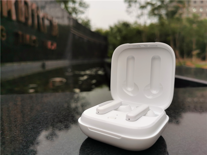 OPPO|拥有三麦克风和无线充电的高性价比OPPO降噪蓝牙耳机值得推荐