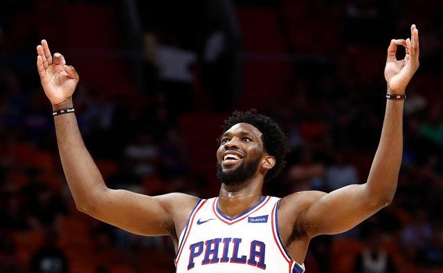 湖人队|17投7中，16篮板统治禁区！湖人忘记霍华德吧，佩林卡260万赚大了