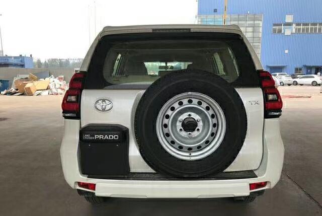 丰田普拉多|花43万买辆新款丰田霸道，打开车门后，朋友忍不住笑了！