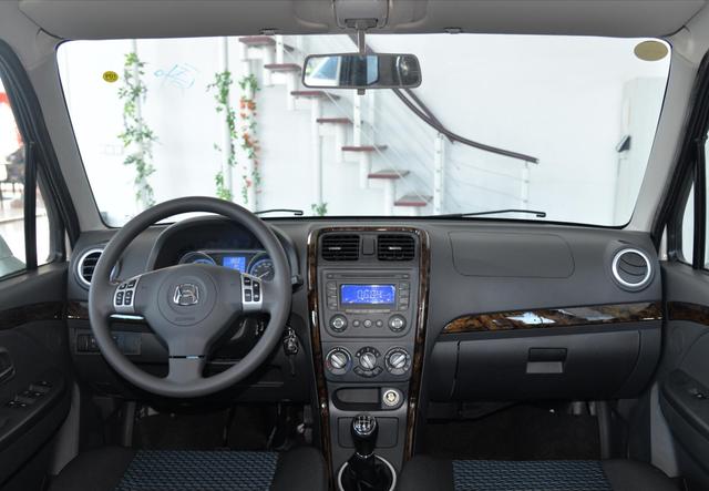 轿车|北斗星终于蜕变，车长超4米，预售4.3万，油耗6升，比飞度还给力