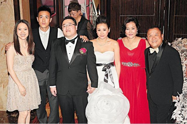 曾志伟|曝曾志伟老婆因病去世！生前现身医院病态难掩，夫妻分居两地多年