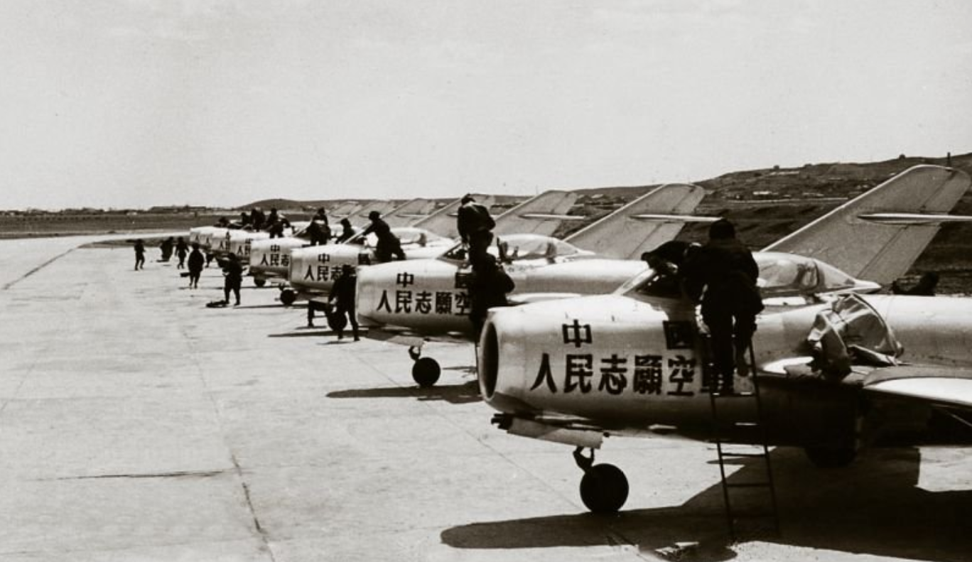 美军■中美第一次空战有多激烈？中国军人不好惹，美国人：哪有这种打法