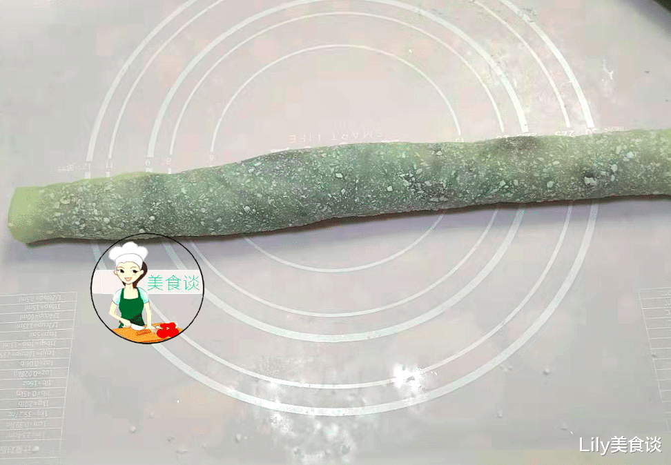 [玉米]糯米粉一定要试试这种做法，一蒸一卷，软嫩甜香，一口一块真解馋