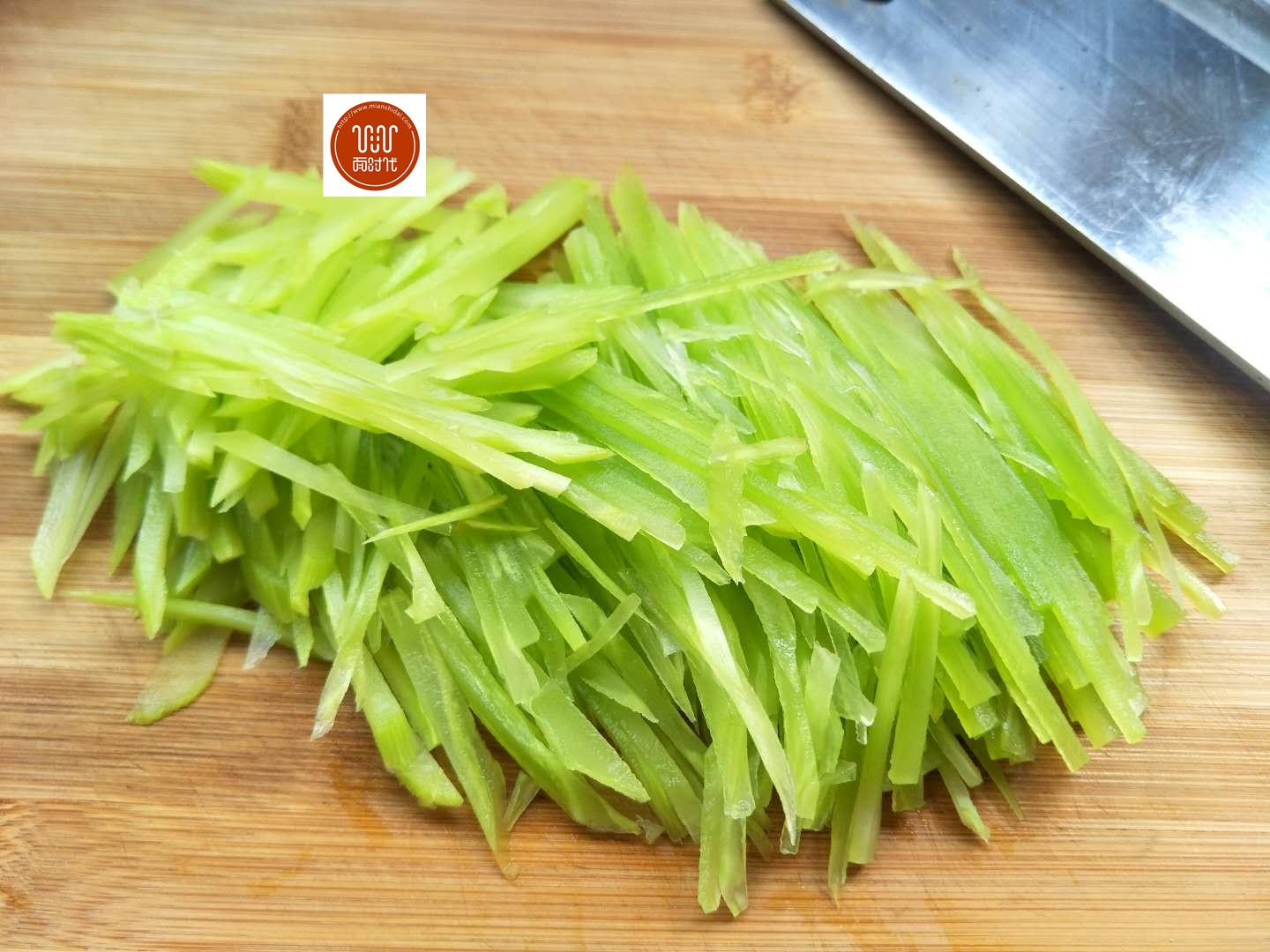▲它是天然的钙库，价格很便宜，人人都要多吃，尤其是老人和孩子！