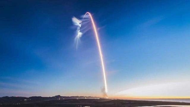 卫星：只要560元就能全球上网！马斯克卫星互联网宽带“星链”再迎升级