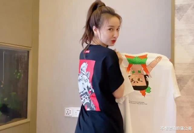 #吴昕#吴昕晒“葫芦娃T恤”，手臂纤细惹人羡，扎高马尾不输16岁少女