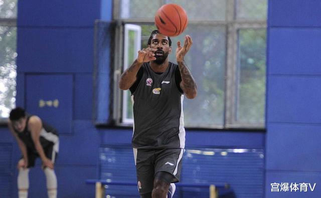 【辽宁男篮】9分惜败！辽宁男篮热身赛输给新疆队 李晓旭缺席，梅奥上演首秀