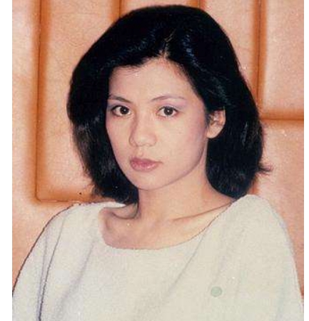 翁美玲|翁美玲穿红袍死在屋内 尸体被裹上五层锡纸 为何说凶手是沈殿霞