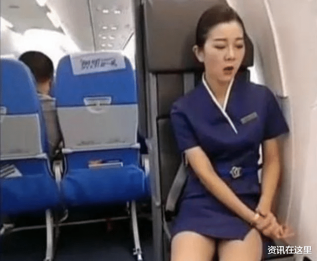日本空姐為什麼坐下的時候都是斜著腿坐？今天總算明白瞭-圖2