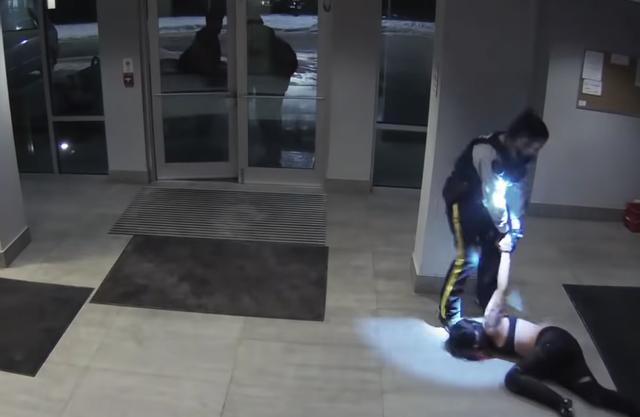 「赵品霖」加拿大华人女学生被女警凌虐：铐住拖行，以脚踩脸，不断掌掴羞辱