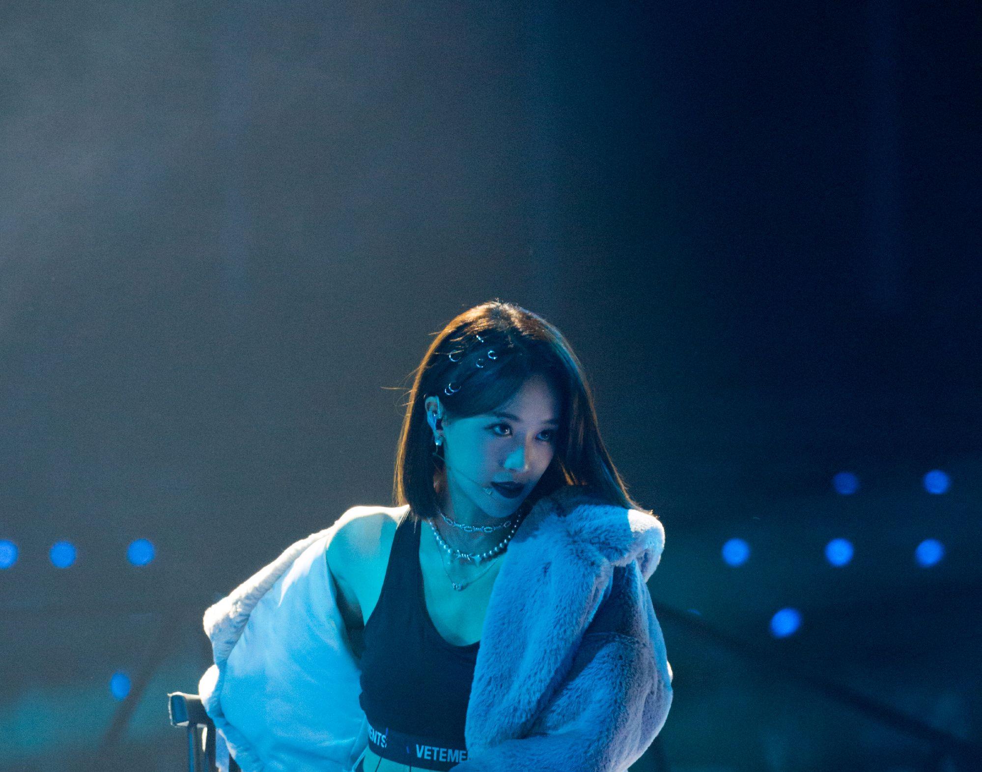 郑希怡|《浪姐》30岁蓝盈莹又被骂上热搜:这一次,确实是她不“懂事”了