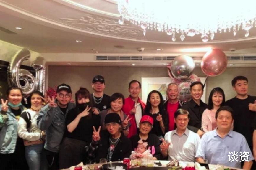 罗志祥|罗志祥为妈妈庆生，2亿豪宅曝光，走廊比房间还大，“失业”依旧风光