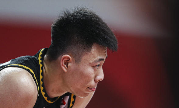 丁彦雨航|CBA速递！张宁疑遭球队排挤，张镇麟砍两双，丁彦雨航放弃新赛季