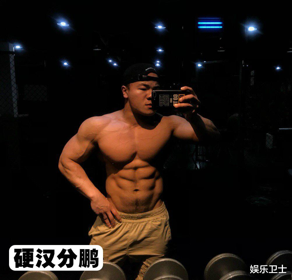 岳云鹏|岳云鹏晒全球分鹏，11个版本都很像，似要召集一起搞事情，后援会发现难题