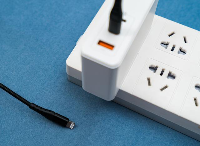 MacBook Pro|MacBook Pro 16寸笔记本该如何正确使用倍思120W氮化镓充电器