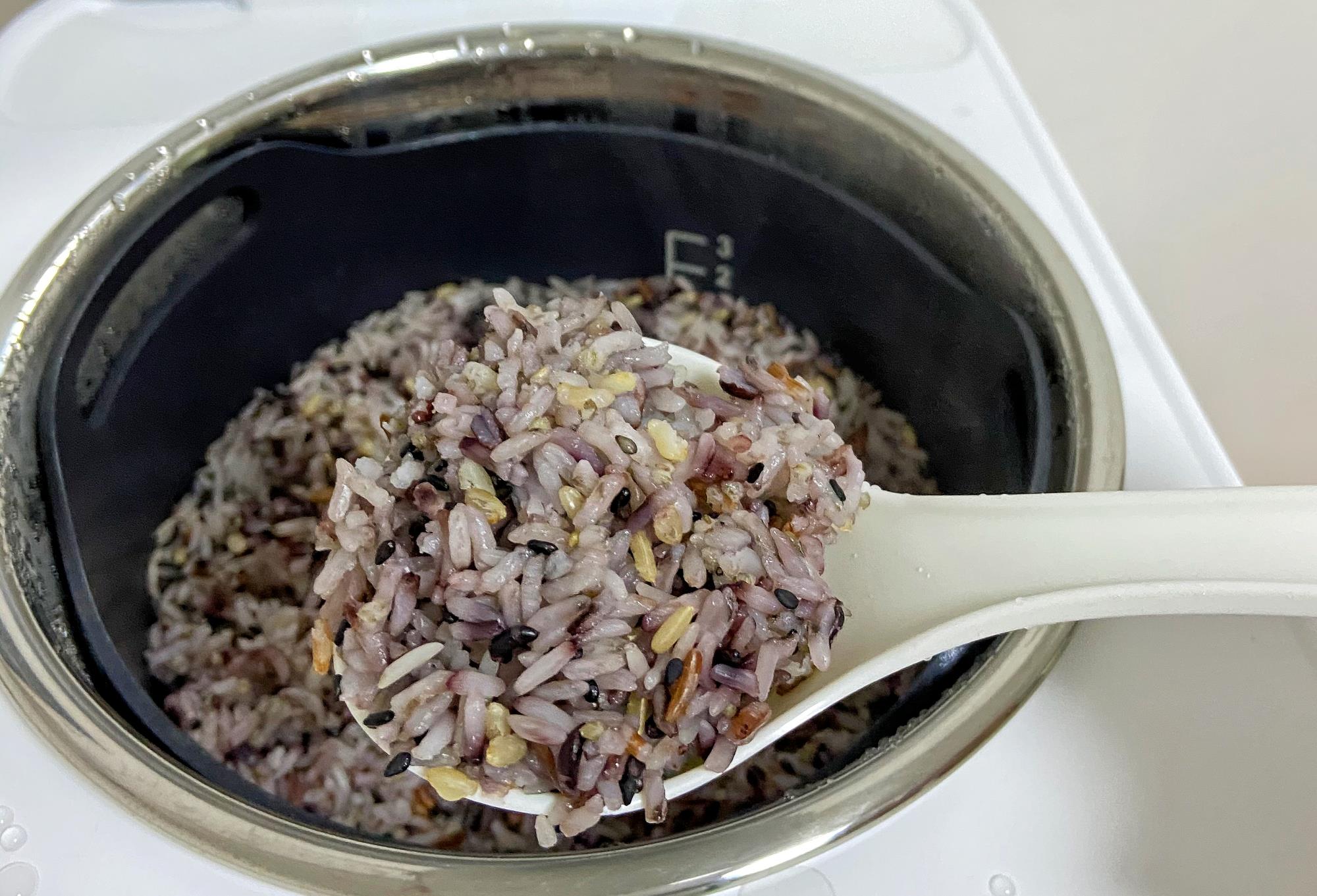 风油精@三黑是哪三黑?很多人常搞错,大米加三黑煮一锅,低糖低热更养生