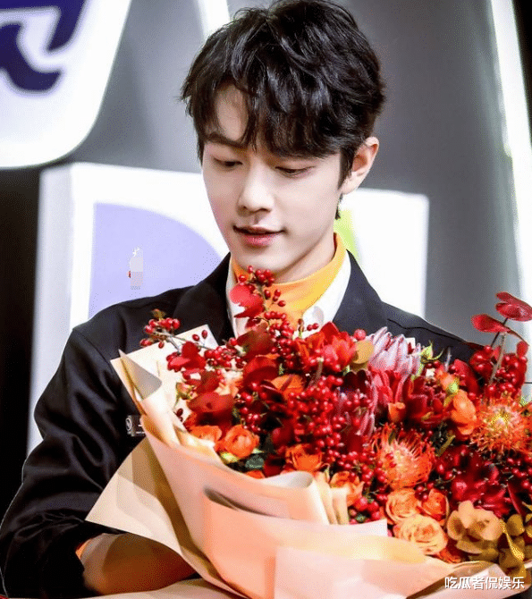 肖战|肖战接顶流综艺节目？新路透照太消瘦惹心疼，肖战复出路走得太难