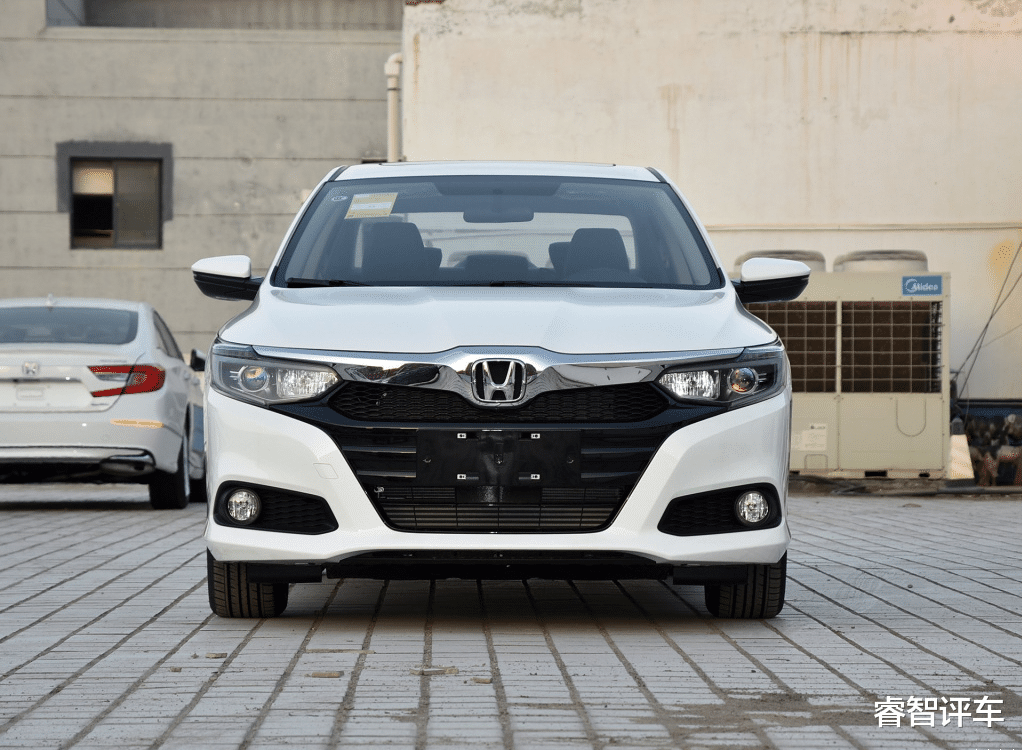 本田凌派|本田凌派跌至6.8万,一箱油可跑900公里,车友:轩逸买早了