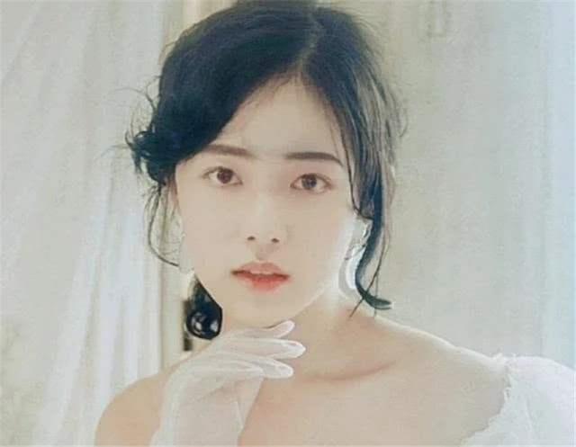 [韩雪]“美人”肖战，颜值太顶了！女粉丝自愧不如，四大美女沉默不语