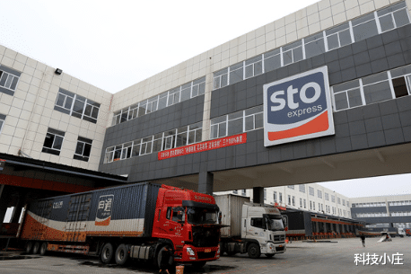 #硬盘#拥有30万员工的快递巨头，突然卖给马云，快递女王套现146亿离场！