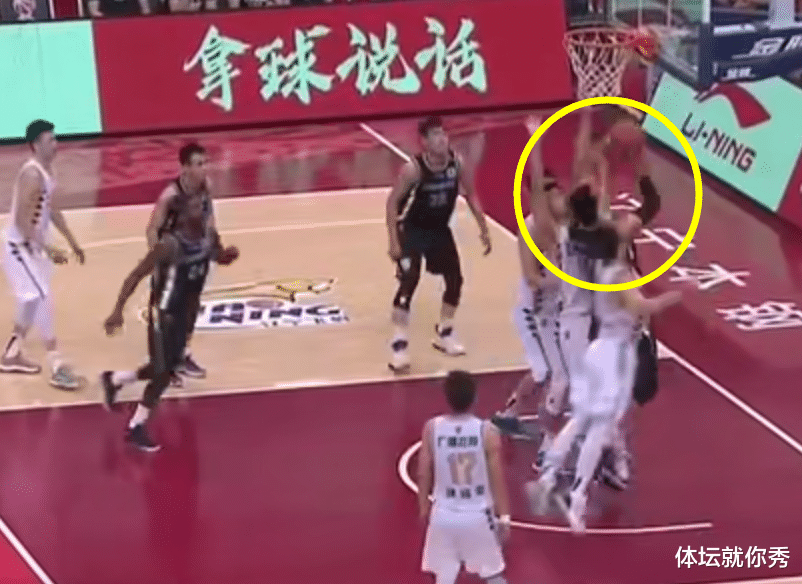 「韩德君」细节：韩德君怒斥1打1，他到底是在对谁发火？不是艾伦，也不是梅奥