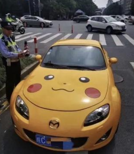 马自达|马自达车主被交警责令撕掉皮卡丘贴纸，第二天换这个，?笑掉大牙！