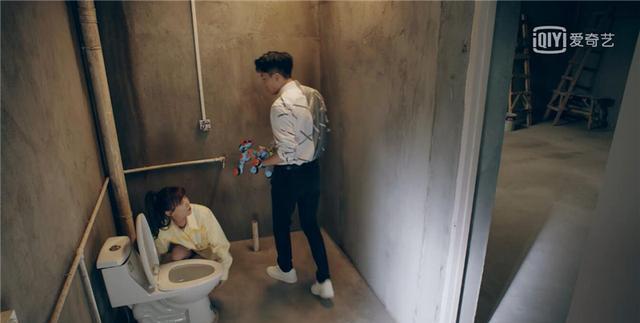 《爱5》胡一菲廉价买毛坯房，入门竟是跑道？话说这么奇葩咋装？