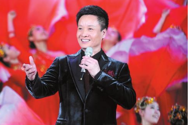 阎维文|他是知名歌唱家，国家一级演员，5次上春晚，陪妻子抗癌30年