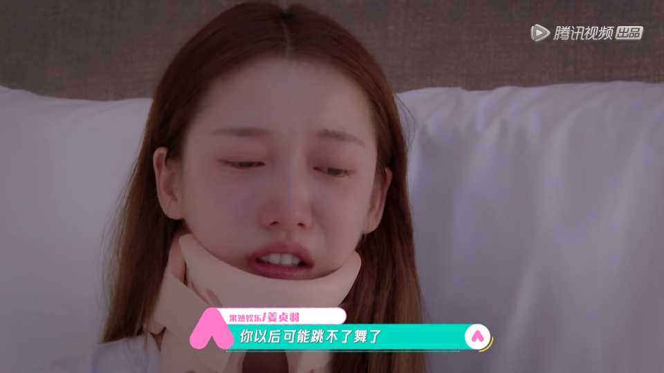 刘些宁|姜贞羽伤后首度现身，刘些宁回避镜头和姜贞羽密谈，哭着走出酒店