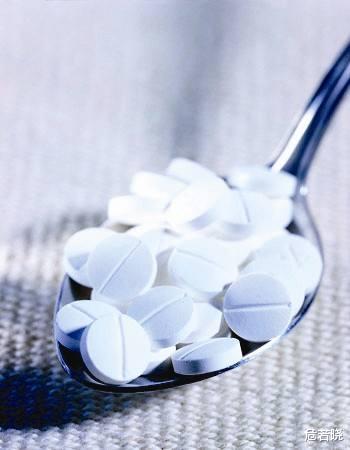 「」为什么在高考前，很多女生会偷吃避孕药，班主任给出的答案让人痛心