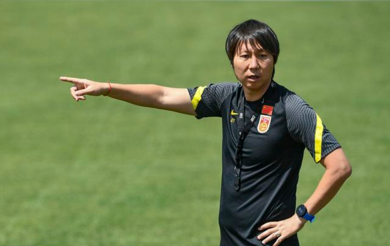 国足▲傍晚18点！李铁迎来重要利好消息，国足冲击世界杯又添新砝码