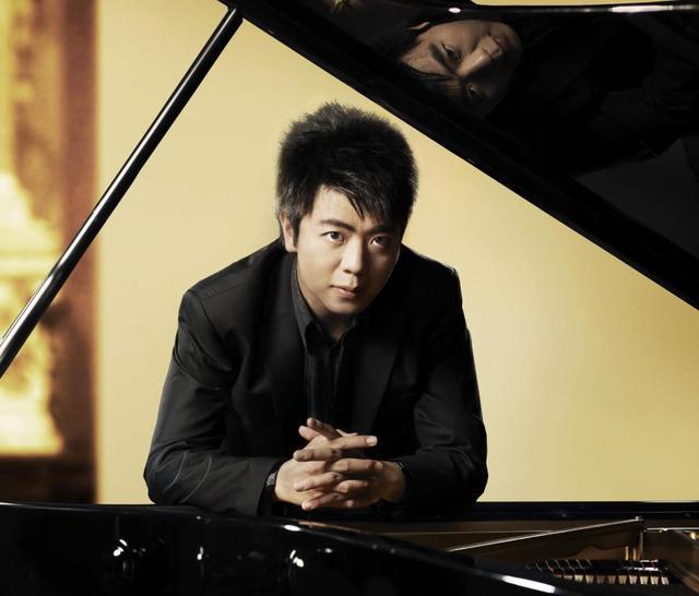 郎朗@郎朗参加音乐会引出国籍风波?中国人身份遭质疑,工作室两字回应