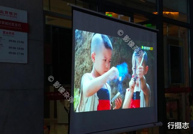 长沙|长沙街头市民围得水泄不通,里三层外三层,挤进去一看好“怀念”