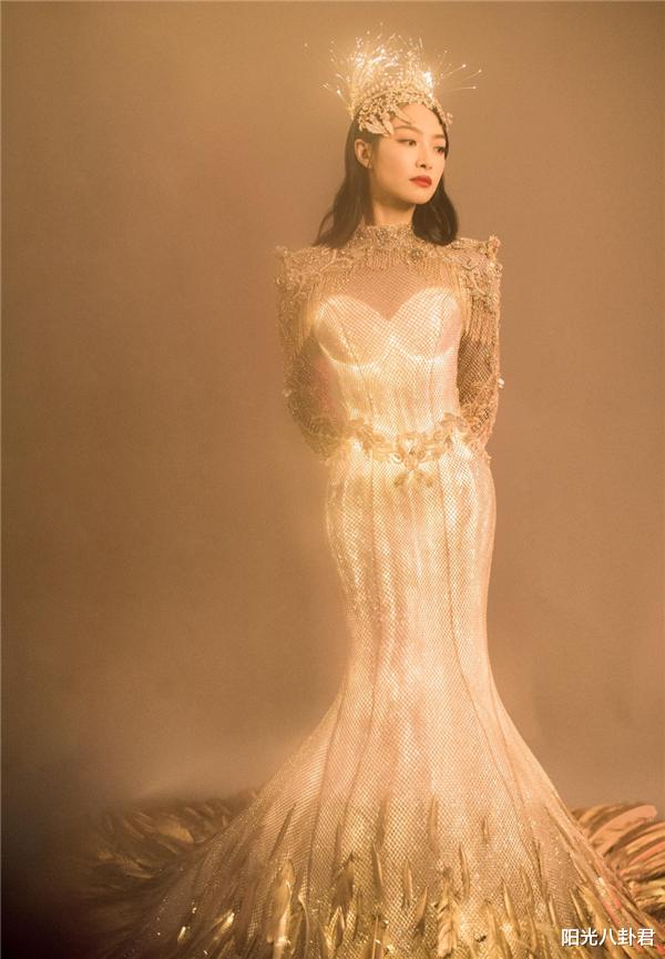 任豪|金鹰战袍设计费120万？宋茜工作室不惧骂声晒精修照，生图对比惨烈