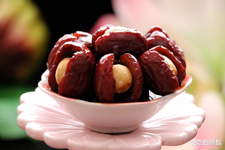 莲子▲吃了60年才知道，夏天常吃点“它”，补血又养心，简单零失败