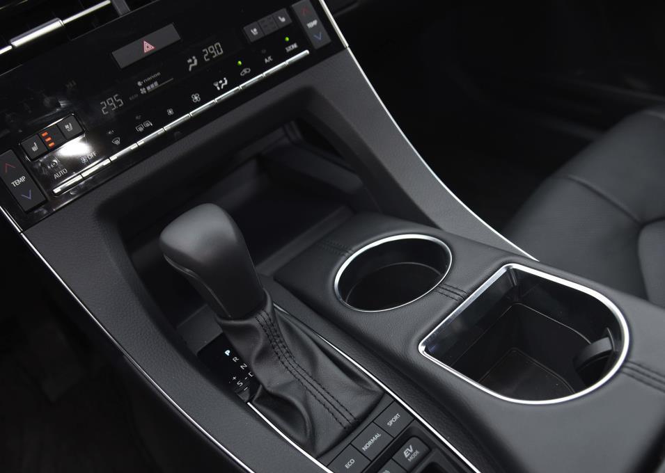 君越:手握22万怒提丰田亚洲龙,行驶4个月,车主有几句话想说