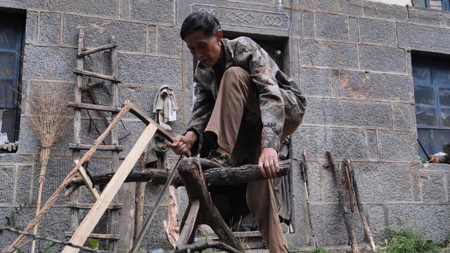 大叔|70岁男子隐居大山20年,视力1.3体力堪比年轻人:健康长寿很简单