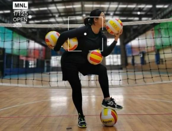 「葛珊珊」《乡村爱情》王云晒近况，大饼脸变瓜子脸，百万豪车太抢镜