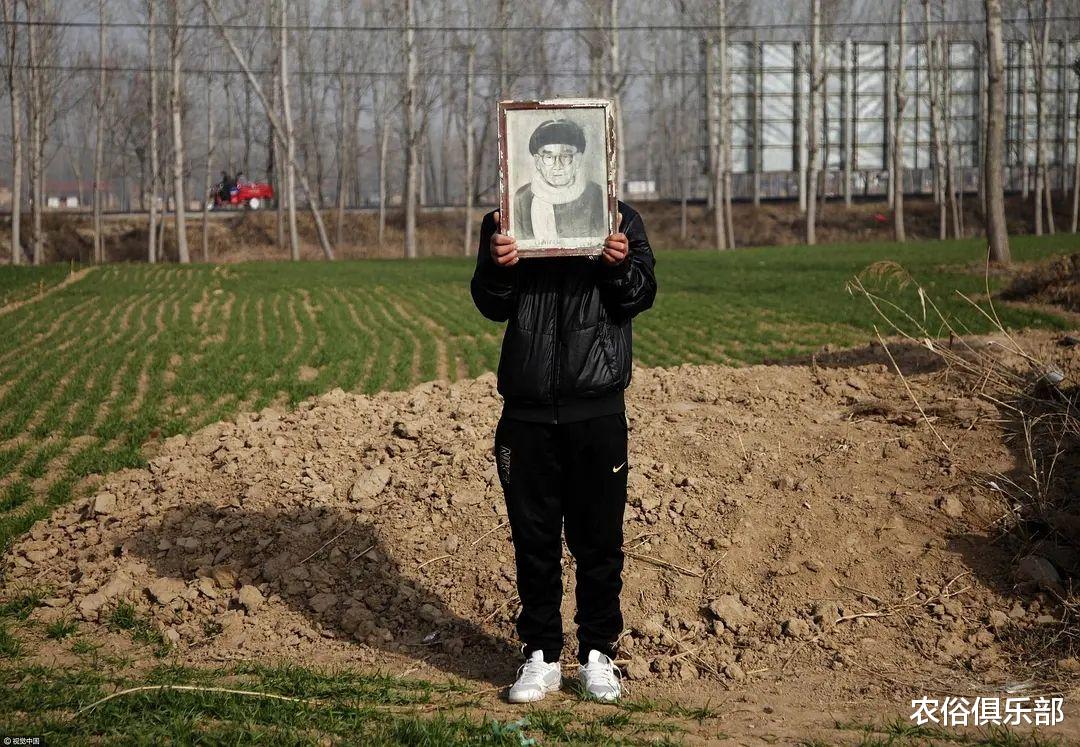 农俗俱乐部|不同意征收祖坟被刨坟一半?事后解释:来除草不熟悉路段误平坟