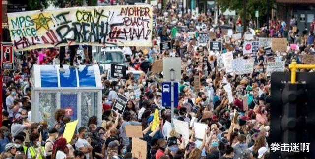 「伊拉克」报应来了？伊拉克向美“索赔”13000亿，全球目光看向中国