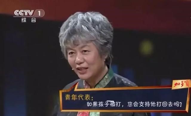 陈奕迅|陈奕迅被塞进垃圾桶,向佐被14人围殴,霸凌不会因为你出众就绕开